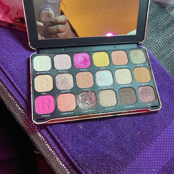 Revolution eyeshadow palette. NWOT - Picture 3 of 3